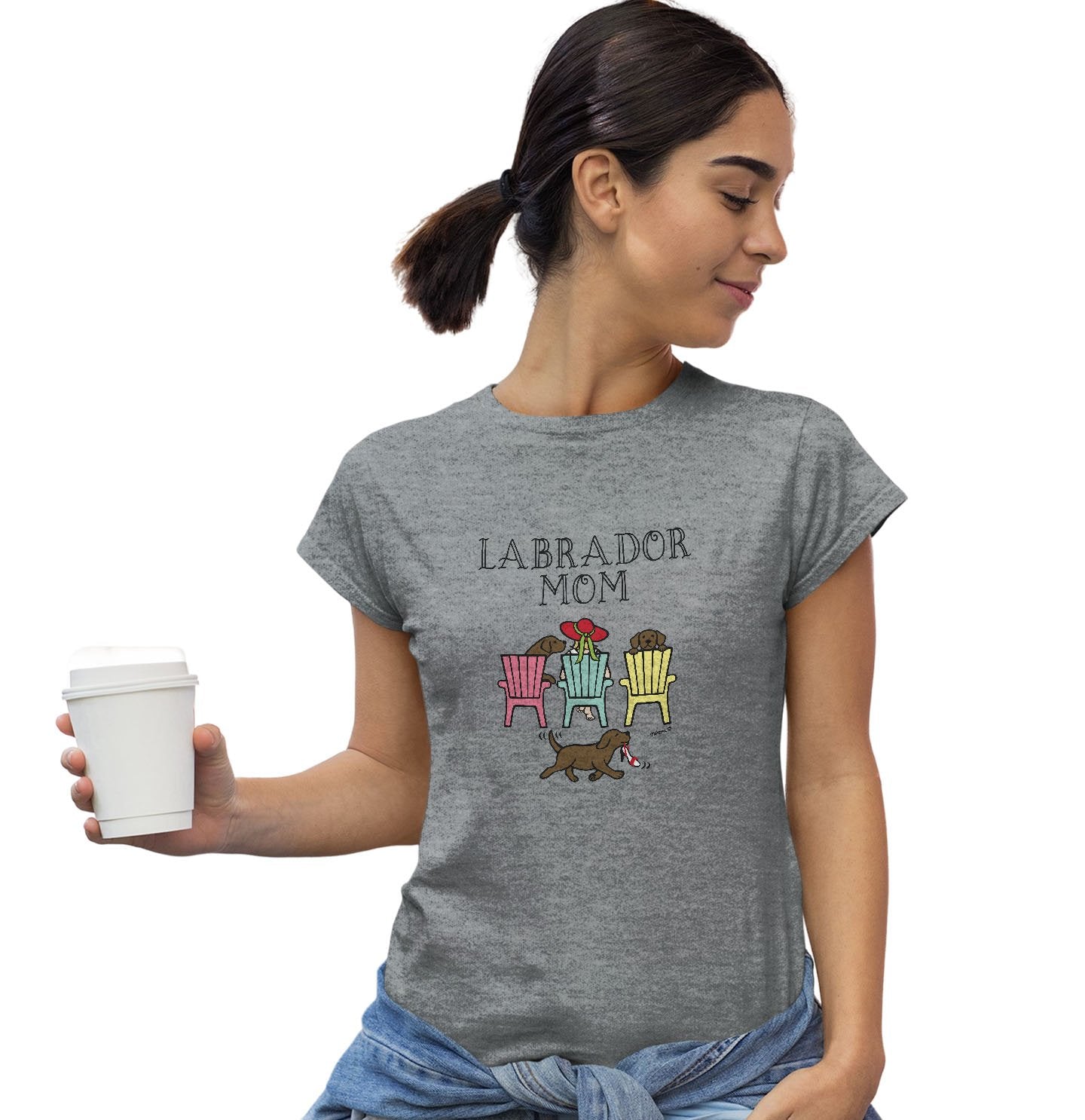 Chocolate Labrador Dog Mom - Mother's Day Deck Chairs Design | Women's Fitted T-Shirt