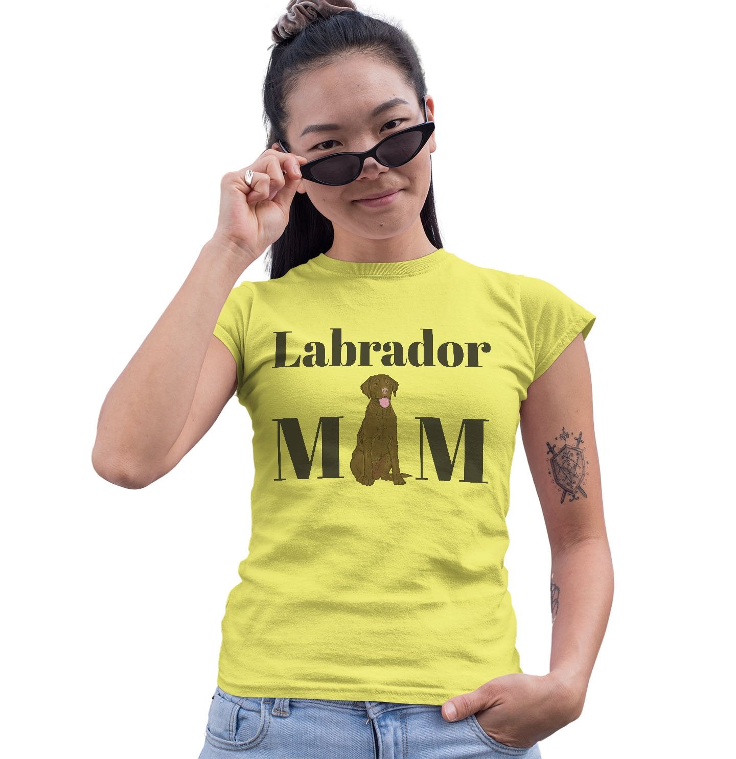 Chocolate Labrador Mom Illustration - Women's Fitted T-Shirt