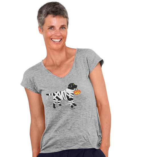 Black Lab Mummy Trick or Treater - Halloween - Women's V-Neck T-Shirt