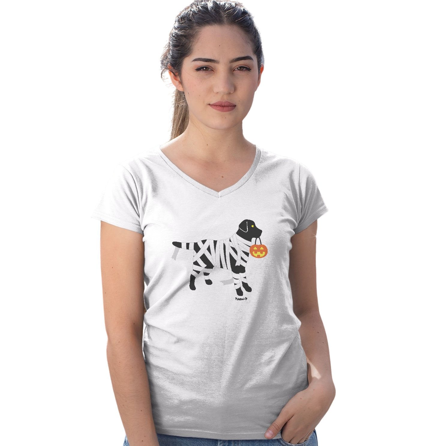 Black Lab Mummy Trick or Treater - Women's V-Neck T-Shirt