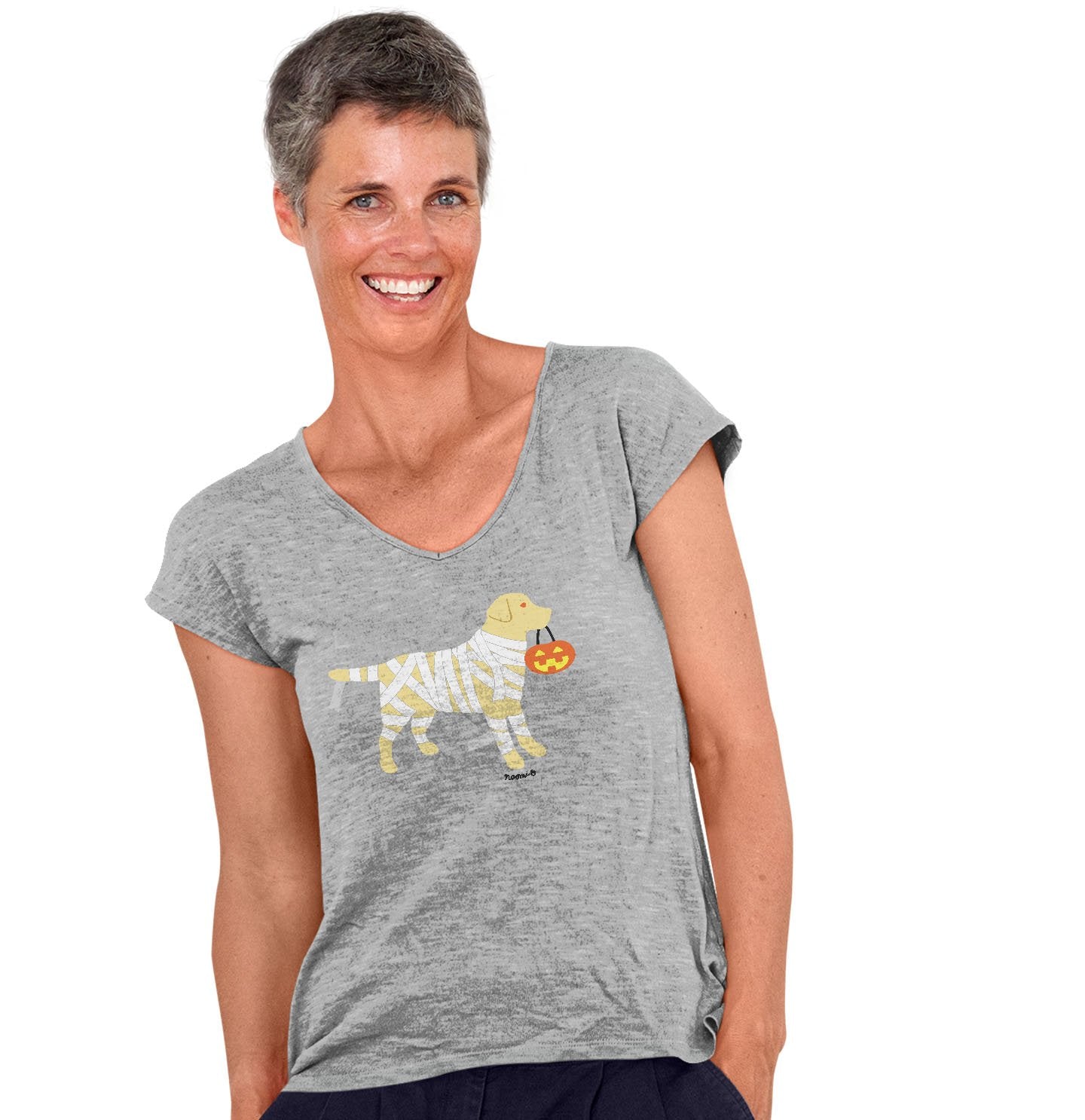 Yellow Lab Mummy Trick or Treater - Women's V-Neck T-Shirt